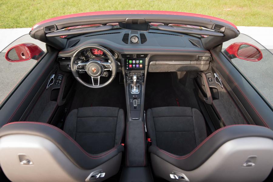 Интерьер Porsche 911 Carrera GTS Cabriolet (991) 2017 года  (NA) (фото 16 из 30)